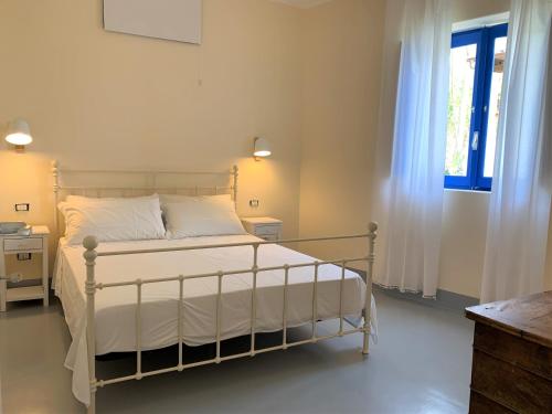 Posteľ alebo postele v izbe v ubytovaní Casa Aranci - Curata casa eoliana a pochi minuti dalla spiaggia di Santa Marina