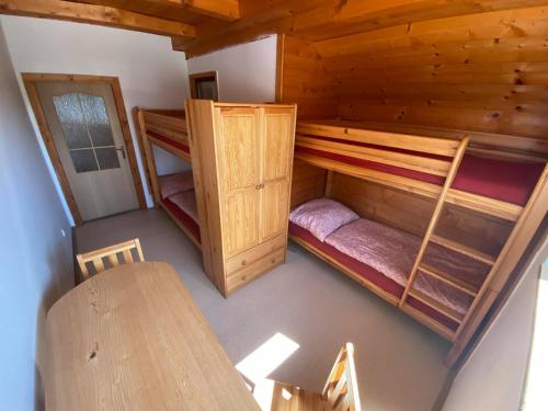 Una cama o camas en una habitación de Ubytování Samba