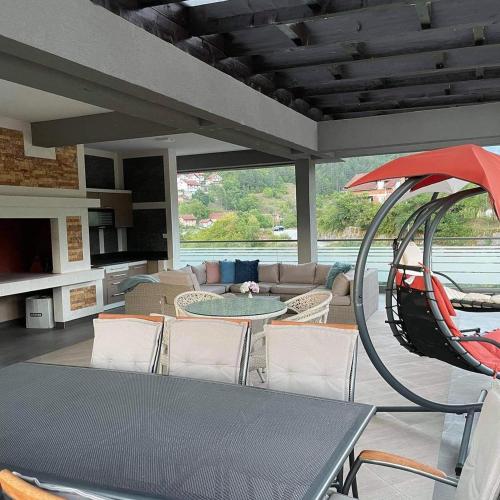 Χώρος καθιστικού στο Hotel Novalić Konjic