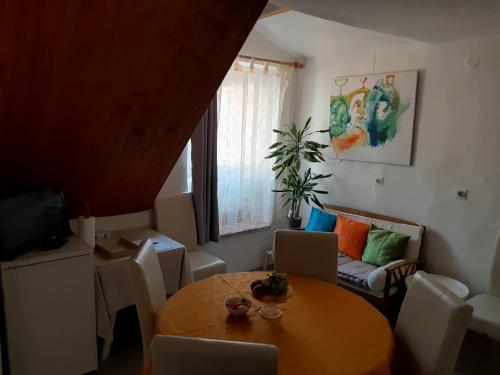 Posedenie v ubytovaní Atelier Tina Art Home