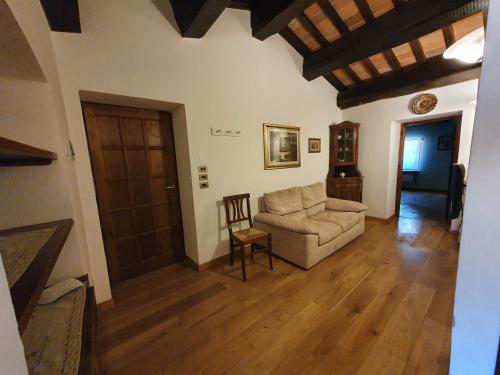 a living room with a couch and a chair at Casa Giogo in Arezzo