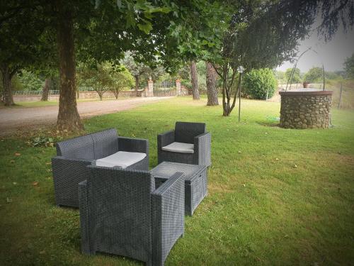 two chairs and a table in a park at Casa Giogo in Arezzo
