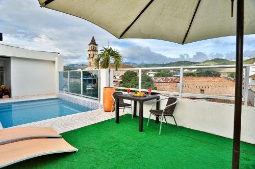 Bazén v ubytování Casablanca Hotel, RestoBar, Catering, Eventos & Turismo en Garzón nebo v jeho okolí