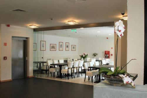 Reštaurácia alebo iné gastronomické zariadenie v ubytovaní Hotel Arkadia