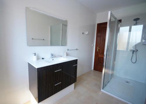 Koupelna v ubytování Casa con piscina en Cambados