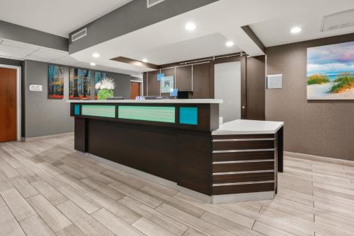 a lobby with a reception desk in a office at Hotel Aura SFO Airport FREE SHUTTLE in San Bruno