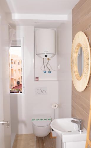 a bathroom with a toilet and a sink at Apartamento En calma in Peniscola