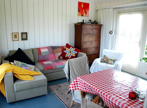 A seating area at Bed In Waterland