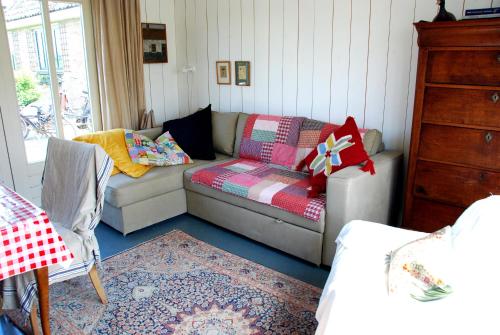 A seating area at Bed In Waterland