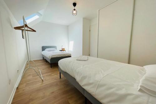Ένα ή περισσότερα κρεβάτια σε δωμάτιο στο Maison rénovée dans quartier résidentiel aux portes de Tours