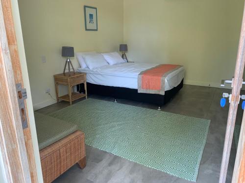 Beachside Villa with Private lap poolにあるベッド