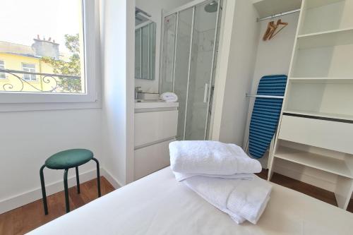 a room with a bed and a chair and a window at Le Poulorio 8 - T2 - Proche Gare By Locly in Lorient