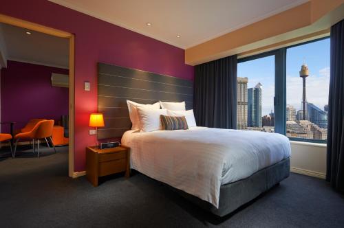 Ένα ή περισσότερα κρεβάτια σε δωμάτιο στο Pullman Sydney Hyde Park