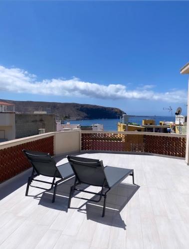 THE WHITE HEART HOUSE – ATTIC SEA VIEW