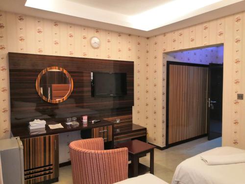 Postel nebo postele na pokoji v ubytování BURJ NAHAR HOTEL L.L.C