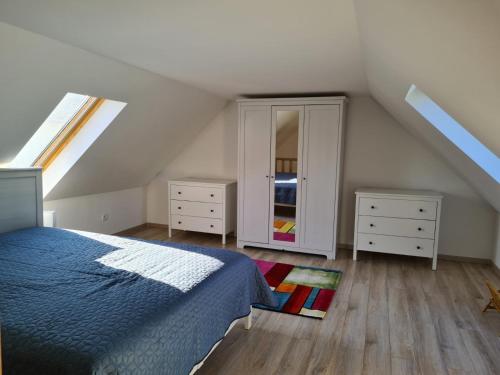 Posteľ alebo postele v izbe v ubytovaní Lívia Apartman Hévíz