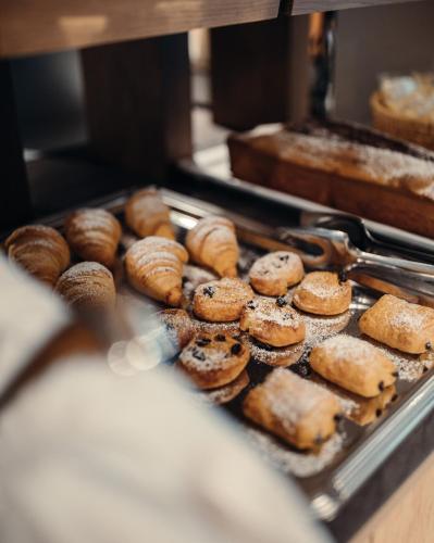 a bunch of donuts and pastries on a grill at Hotel Plan Murin in La Valle