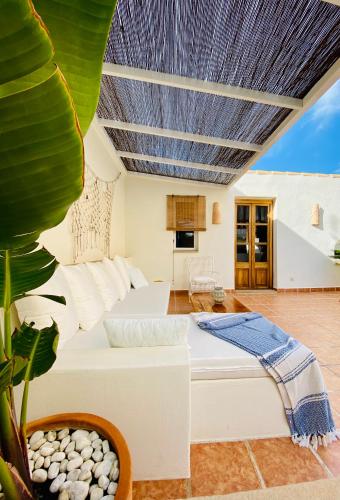 a bedroom with a large bed with a blue ceiling at Ca'n Perlita in Palma de Mallorca