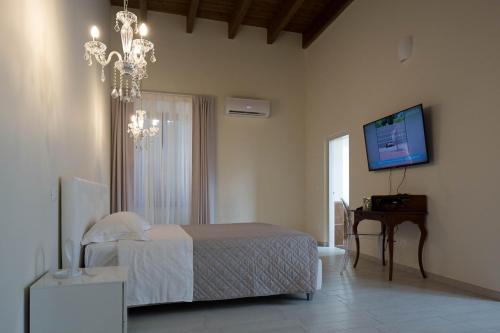 Ένα ή περισσότερα κρεβάτια σε δωμάτιο στο B&B Costa Masciarelli - Suite affrescate a due passi dal Duomo
