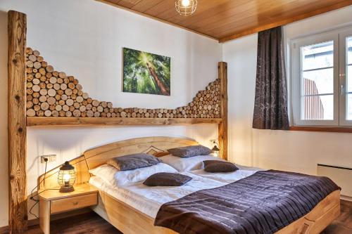 מיטה או מיטות בחדר ב-Ferienwohnung Bergerlebnis Ötscher