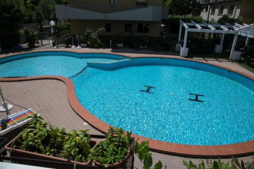 The swimming pool at or close to Hotel Heaven