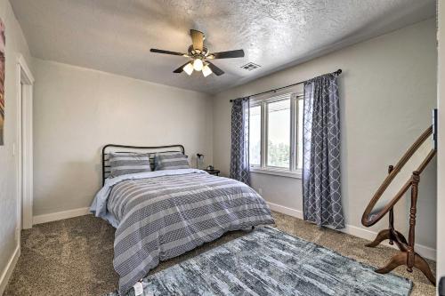 Ένα ή περισσότερα κρεβάτια σε δωμάτιο στο Cedar City Family Home with Game Room and Yard!