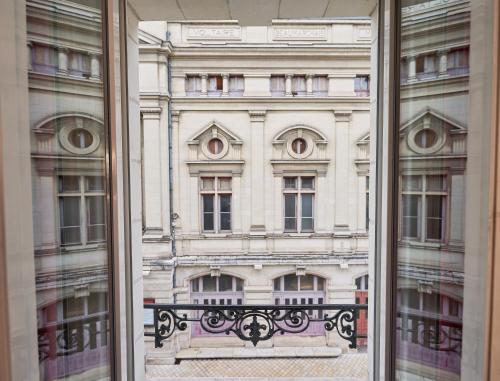 Afbeelding uit fotogalerij van LOGIS Hôtel Du Théâtre in Tours