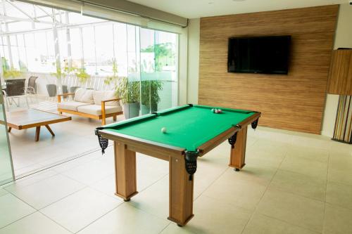 Biliár nebo kulečník v ubytování Angra Beach Hotel