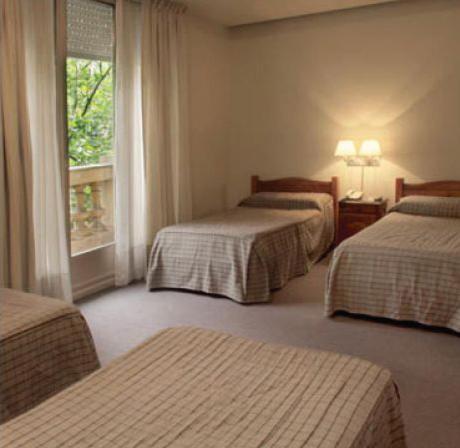 Кровать или кровати в номере Hotel Marbella