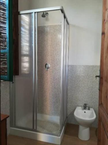 a bathroom with a shower and a sink at Casa indipendente Pavolini in Piombino