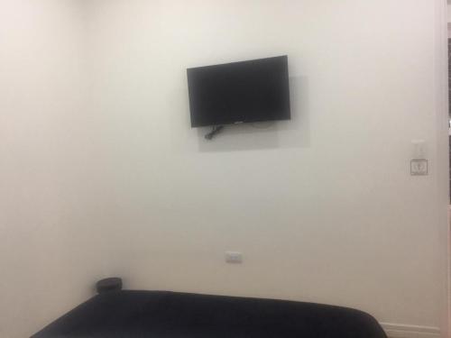 TV a/nebo společenská místnost v ubytování Three House Hostel Boutique