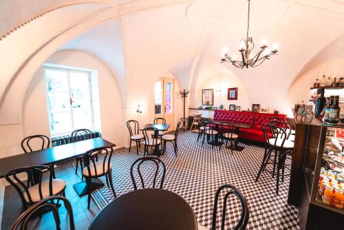 Reštaurácia alebo iné gastronomické zariadenie v ubytovaní Krone Penzion