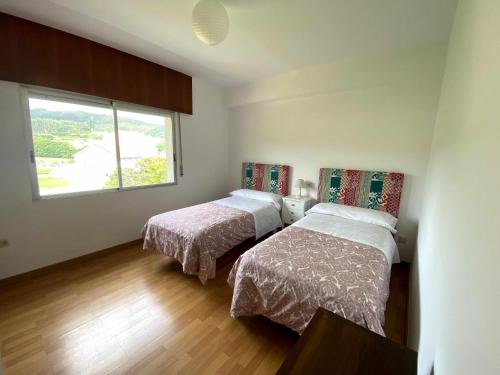 Cama o camas de una habitación en Grupo Gontad Apartamento As Grelas Canduas 2