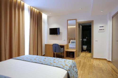 Кровать или кровати в номере Bora Bora Hotel Ksamil