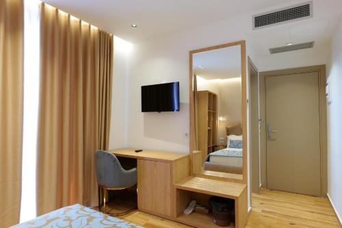 Телевизор и/или развлекательный центр в Bora Bora Hotel Ksamil