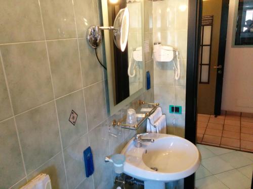 Et badeværelse på Hotel Blu Marlin