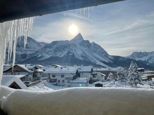 Nespecifikovaný výhled na hory nebo výhled na hory při pohledu z hotelu
