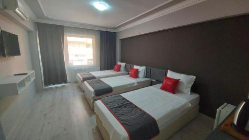 Posteľ alebo postele v izbe v ubytovaní Adalı Hotel & Suites