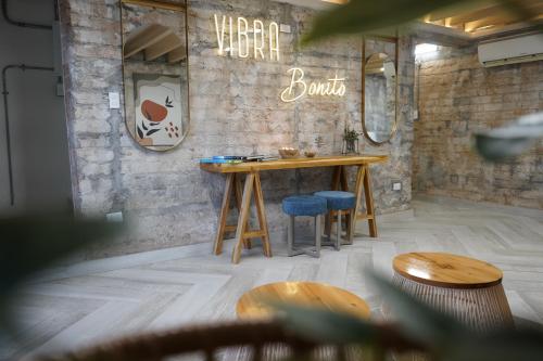 a room with a wooden table and some chairs at Zentrico Boutique in Pereira
