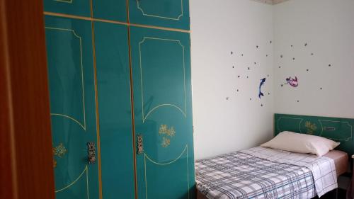 Postel nebo postele na pokoji v ubytování Квартира двухэтажная в Аликанте 3 спальни