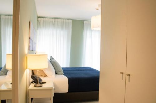 a hotel room with a bed and a window at Kavia Hotel do Largo in Cascais