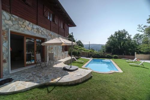 Casa de Madera con Piscina Privada, Pontevedra ...