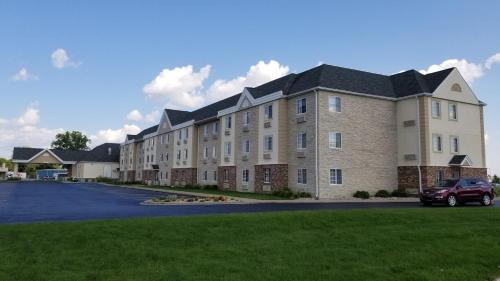 a large building with a car parked in a parking lot at Holiday Inn Express Birch Run-Frankenmuth Area by IHG in Birch Run