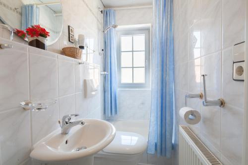 Appartement-Haus Schneevoigt tesisinde bir banyo