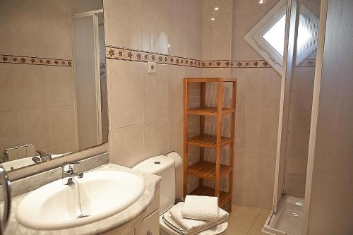Ванна кімната в Alguera Apartments Sant Andreu