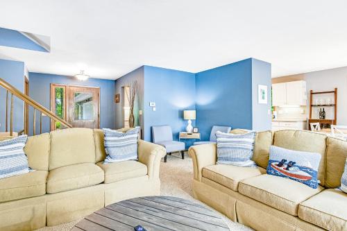 a living room with two couches and blue walls at Road Lake Escape in Tomahawk