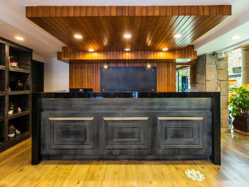 a large black bar in a room with a tv at Quinta del Rey Hotel in Toluca