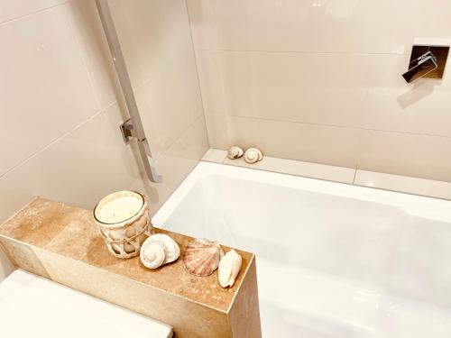 Koupelna v ubytování Grape Juice Retreat Rustic romantic gateway 5mins to beaches & town