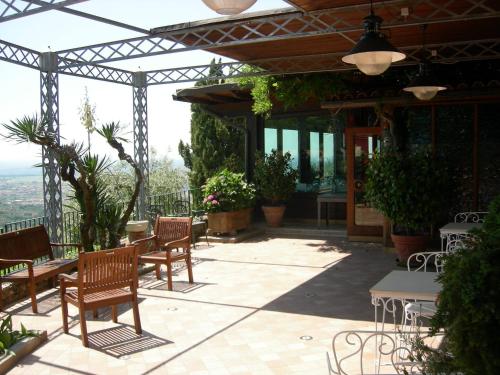 Albergo Santa Barbaraにあるバルコニーまたはテラス