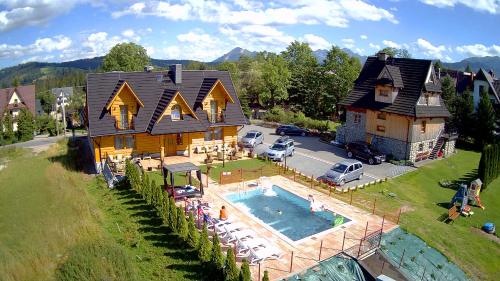 an aerial view of a house with a swimming pool at Apartamenty Liliowe SPA & Wellness in Murzasichle
